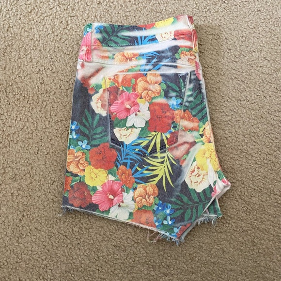 Design Lab Floral Denim Shorts - Picture 3 of 6